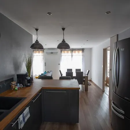 2 Chambres, Exposition Sud, Balcon, Wifi, Netflix Apartman *